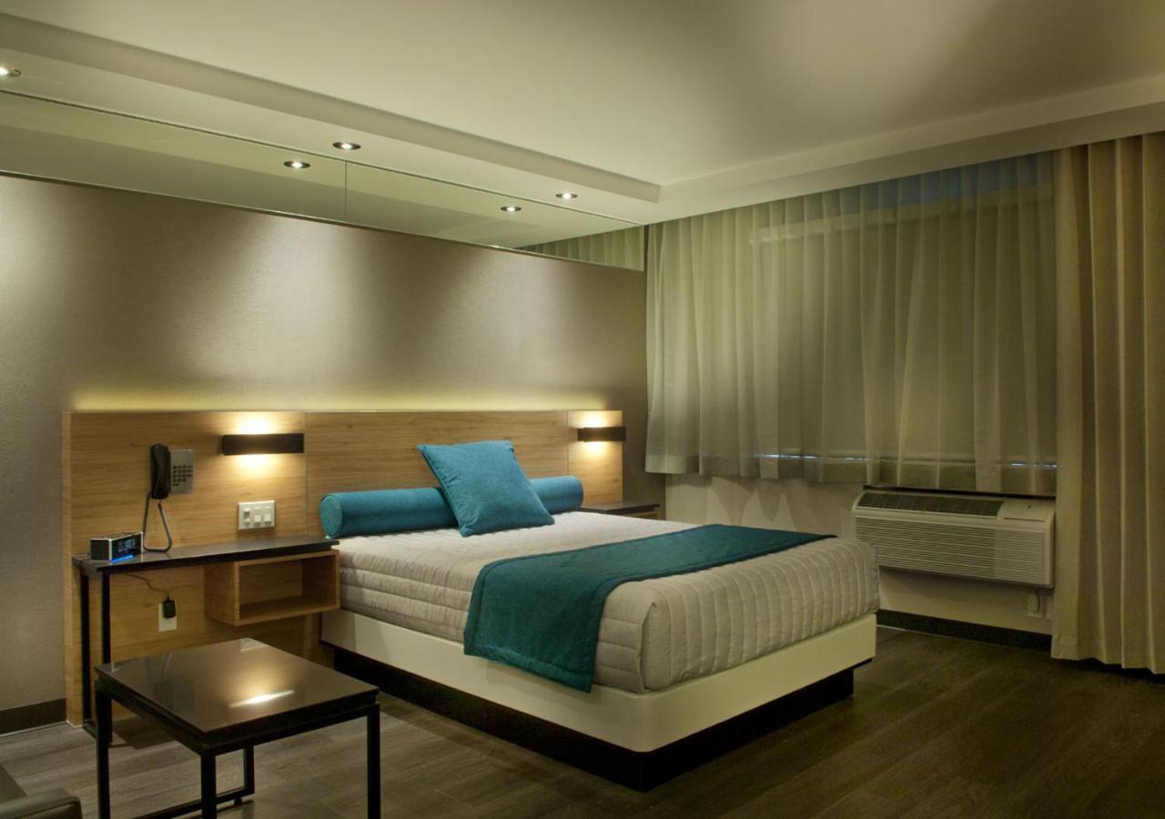 Ramada By Wyndham Laval Hotel Екстериор снимка