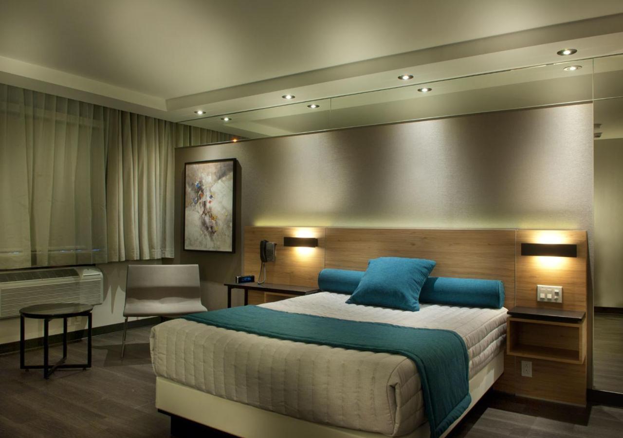 Ramada By Wyndham Laval Hotel Екстериор снимка