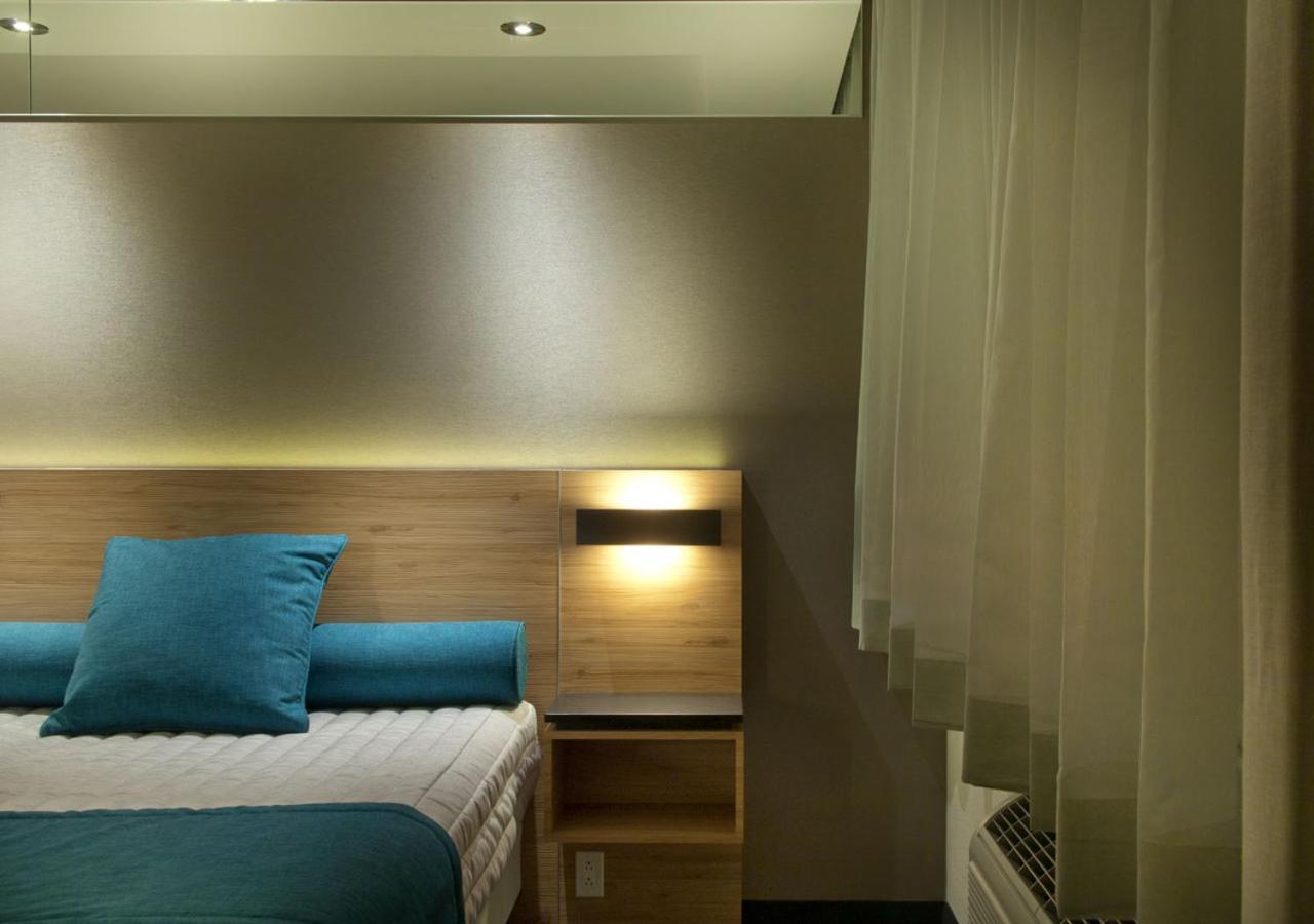 Ramada By Wyndham Laval Hotel Екстериор снимка