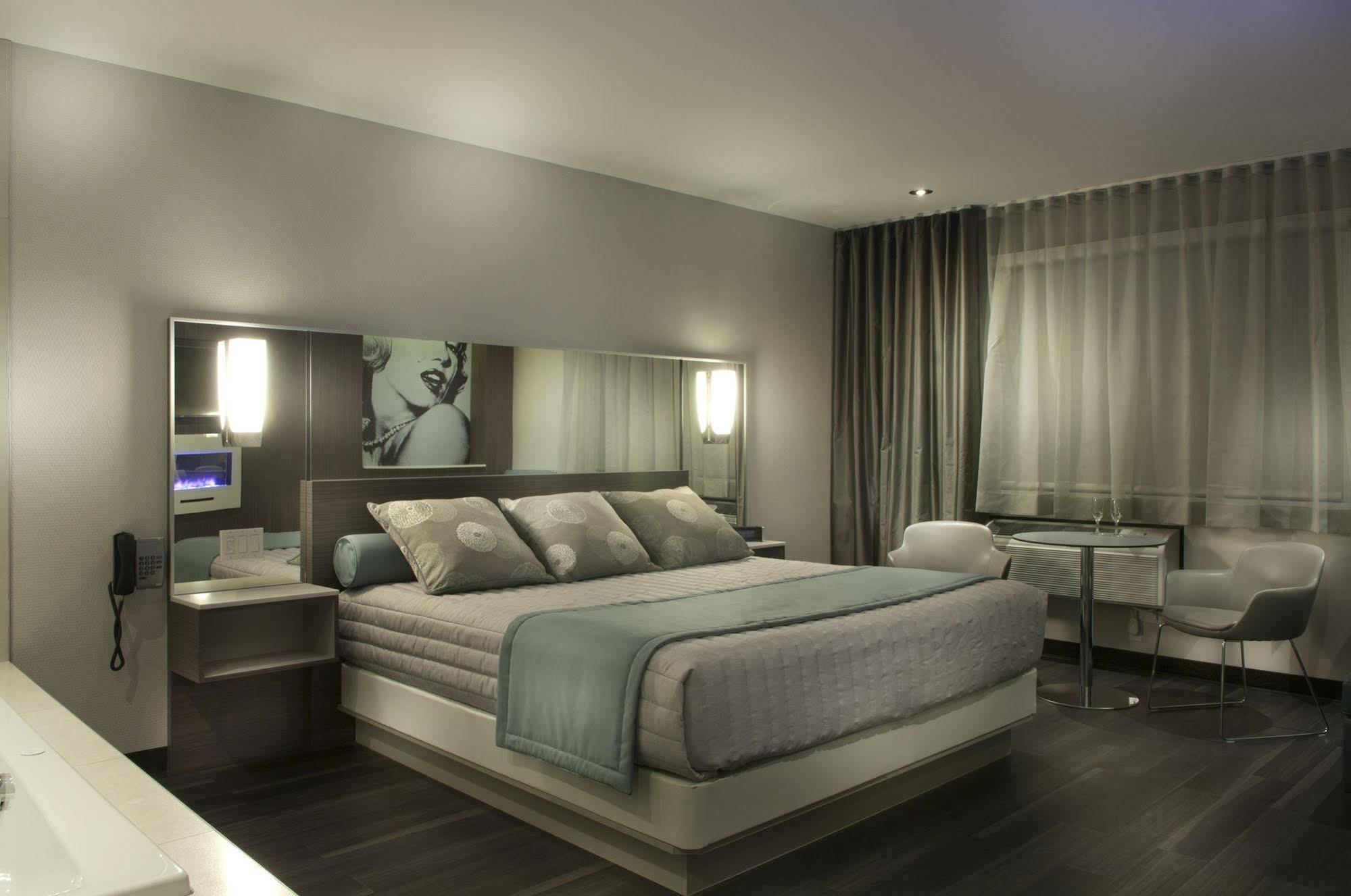 Ramada By Wyndham Laval Hotel Екстериор снимка